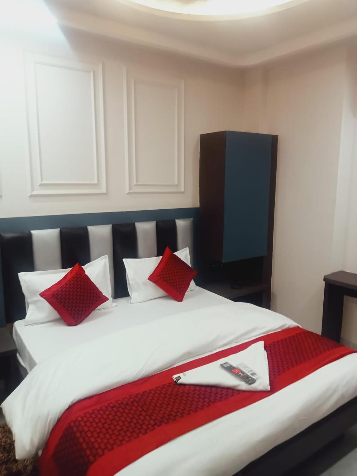C & G At Connaught Palace 3* New Delhi